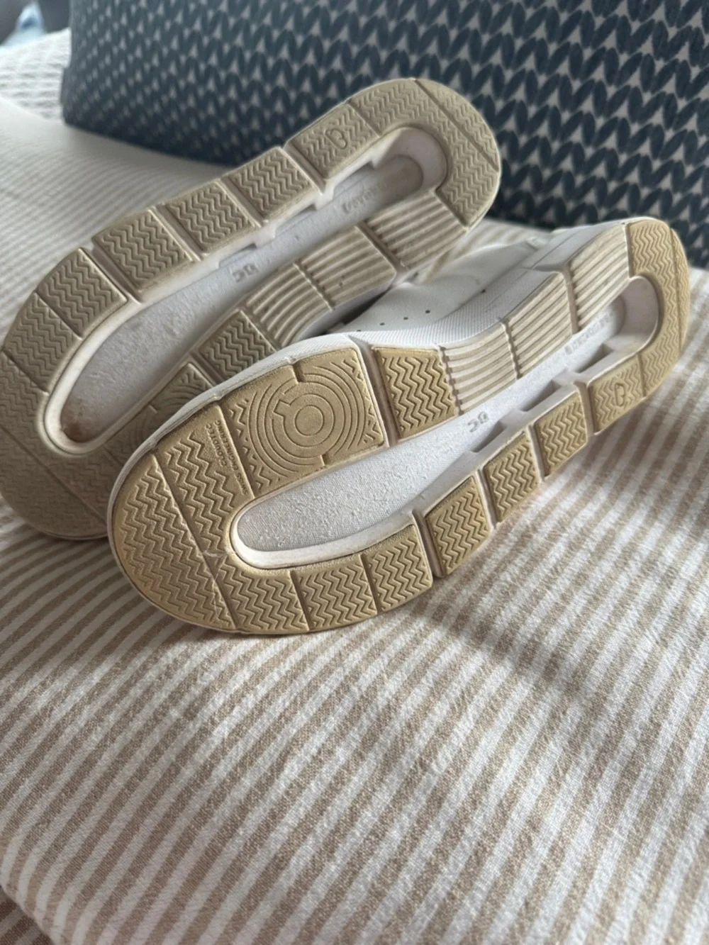 On Cloud Roger Leather Sneakers